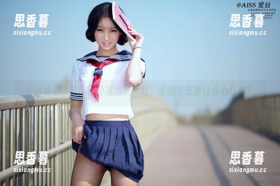爱丝私拍图集：紧身裤和丝大战，谁的姿态更让你心哇哇？