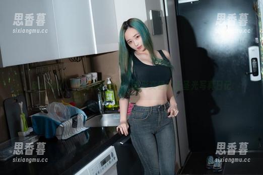 Bambi(밤비)的吊带，哼，光影交错的无圣光写真日记