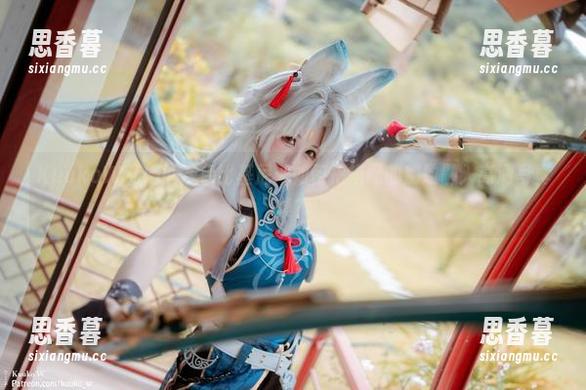KuukoW和她的灰色比基尼：如何把搭配的别致融入高清写真集？