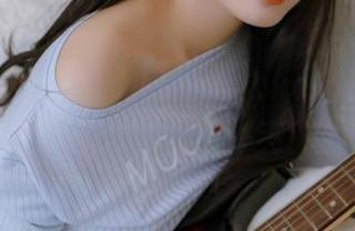 女仆服装与光影交错，Nyako喵子的高清原图让人眼前一亮！