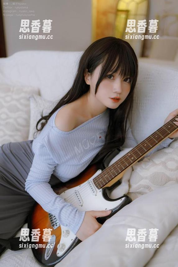 女仆服装与光影交错，Nyako喵子的高清原图让人眼前一亮！