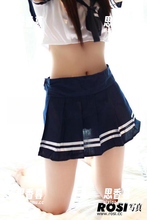 ROSI双马尾美图翻开图包，一张比一张更让人想多…