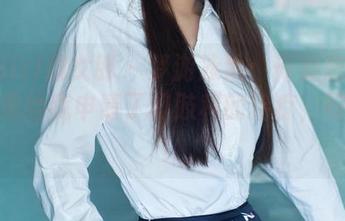 TuiGirl推女郎 - 梦游泳池：何奕恋的原图像是给我申请了幻肢科的治疗，好的呀！