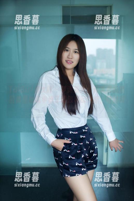 TuiGirl推女郎 - 梦游泳池：何奕恋的原图像是给我申请了幻肢科的治疗，好的呀！