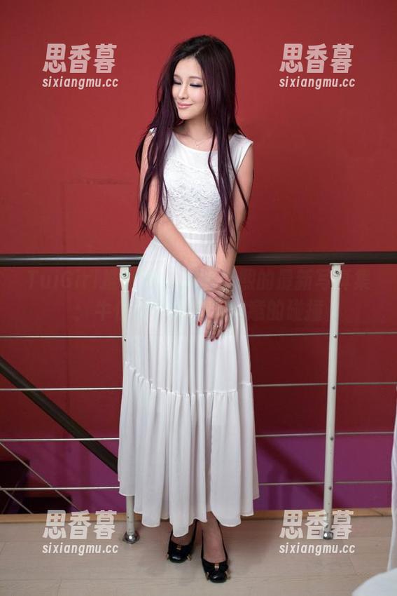 TuiGirl推女郎 - 王根星熙的最新写真集：牛仔裤、时尚与随意的碰撞