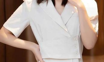 Xiuren秀人网 - 谁说穿着JK就要乖巧：Sibyl的写真图册让这个标签变得意外丰富，不信你试试。
