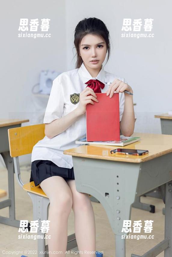 Xiuren秀人网 - 最新图册：徐莉芝Booty和旗袍，一场既优雅又让人挠头的较量