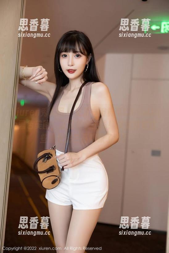 Xiuren秀人网 - 又是一波黄可Christine黑色美图，资源使者上线！准备好被这些黑色光芒亮瞎眼了吗？