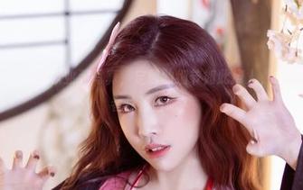 Yebin(전예빈)的职业装写真，定制的细节如此撩人，默默做个旁观者总没错吧？