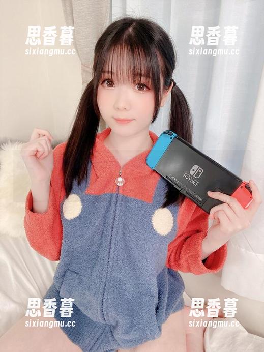 职业装与shimo霜月的非正式碰面，透过无圣光的滤镜，真就能勾魂。