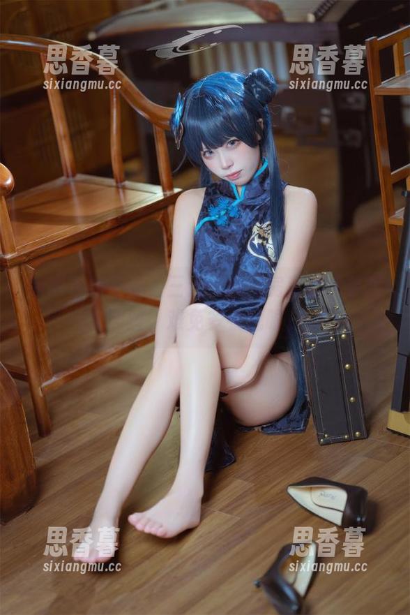 原图看到不够，三无人型私房里的水手服黑丝，难免多看几眼。
