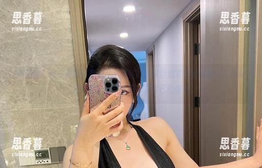 微密圈 - 每一幅图片都像是不爱笑的赛琳给我寄来的明信片，这种‘嘉宾帖’看得我想暴露自己的偏见。