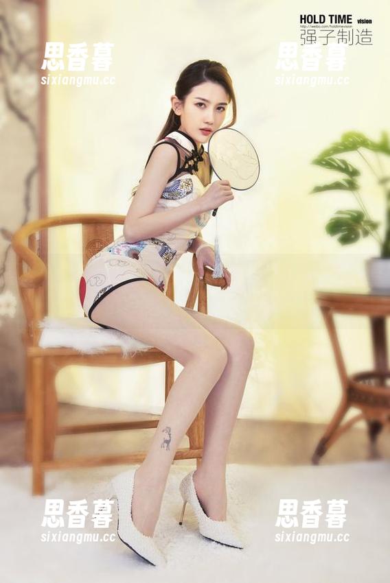 丽柜ligui - 英子的经典职业装写真，职场也能玩出新花样！