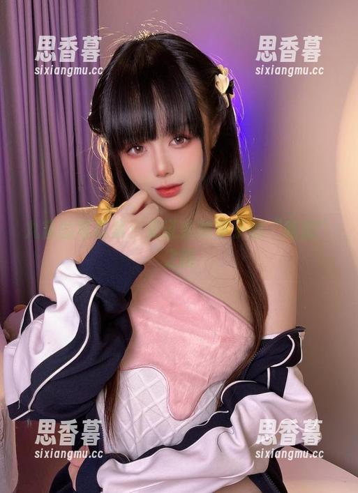 九言的写真集：见证蛇喰梦子的“吃蛇”之路
