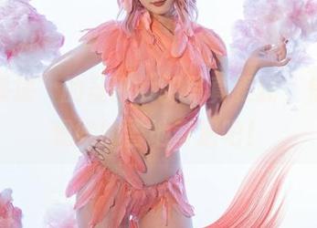 “云溪溪”的圣诞女郎写真更新，快来围观她的雪地奇遇吧！