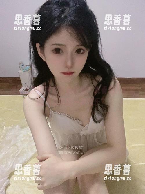 难以抗拒的倦倦喵露背裙，观看别人的原图是怎样的一种快乐？