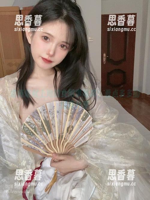 倦倦喵献上她的女同事写真：看点多多的图库分享