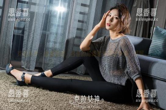 克拉女神 - 最新图册，吕佳的高跟鞋与花坛争艳，呵呵。