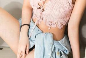 克拉女神 - 毛衣大作战！宋黛的写真集里藏了几分小心机，甩手下载不谢！