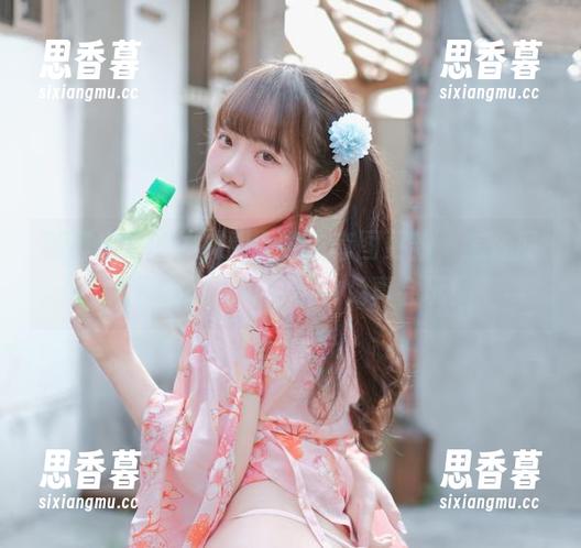 新鲜出炉的体操服女学生套图更新，怎么那么可爱呢，可可小白兔真会玩！