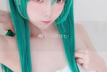 哇！名濑弥七的最新浴缸写真，湿漉漉的感觉真舒服。