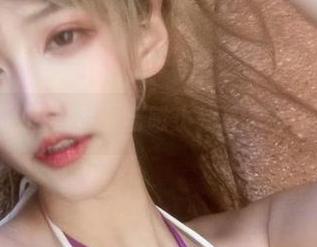 暗夜里的私拍、资源与啾小妍的猫女气息交错。