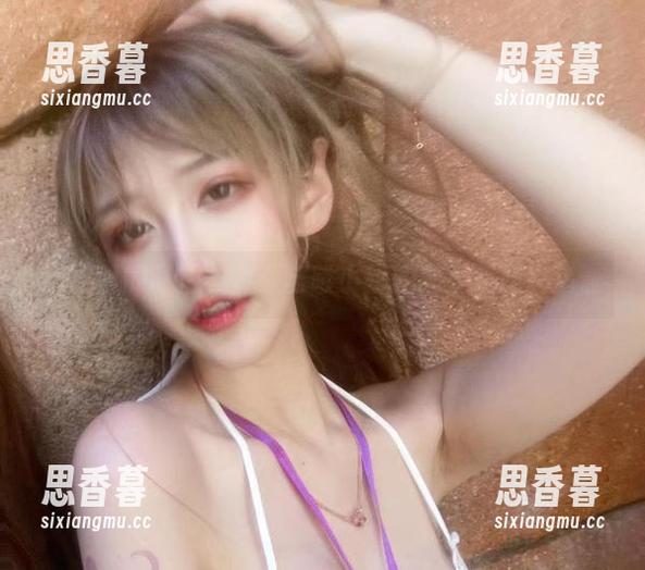 暗夜里的私拍、资源与啾小妍的猫女气息交错。
