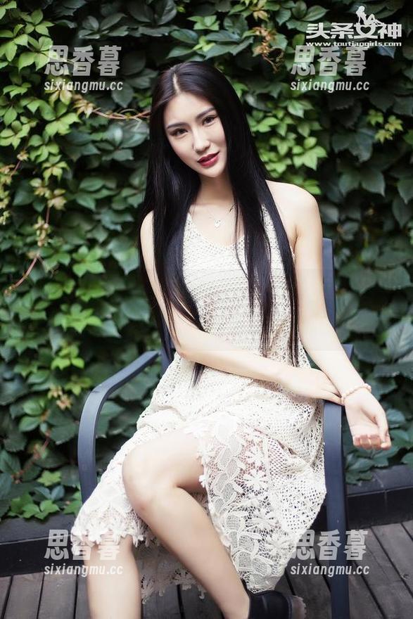 头条女神 - 这组小热巴的双马尾写真集，看得我都想发两个马尾了，资源真不错。