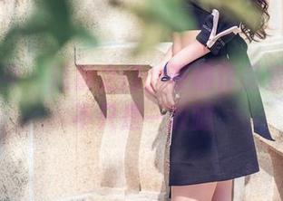 头条女神 - 短裤之门，蔡楠作品集带来的不只是一双腿