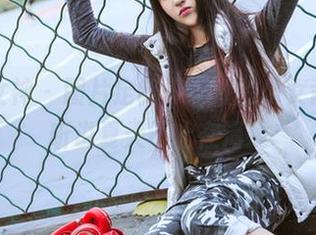 头条女神 - 图片定制：语溪的少女背影，听说夏天不止在海边