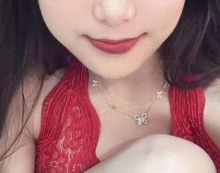 微密圈 - 一眼爱上奶雯的黑色图包，搞得我也想尝试点黑色的衣服了，虽说只敢买袜子。