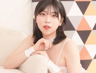 不只是黑色，宋哈娜(송하나)用这组作品把“内心戏”搬上了图纸。