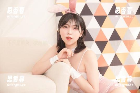 不只是黑色，宋哈娜(송하나)用这组作品把“内心戏”搬上了图纸。