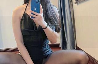 微密圈 – 宝儿茹171的全套图集：当黑皮遇上亮光，那是种无法言喻的…吸引。