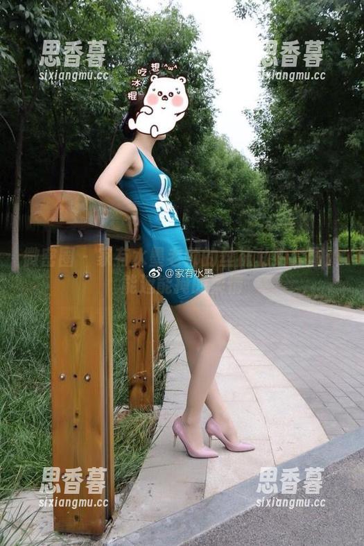 微密圈 - 家有水墨老师的丝袜私拍套图：能遮能掩的柔情