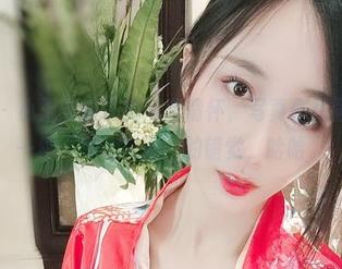 微密圈 - 小玉吃果冻的网盘情怀,写真作品居然给我一种“本钱实足”的错觉,哈哈。