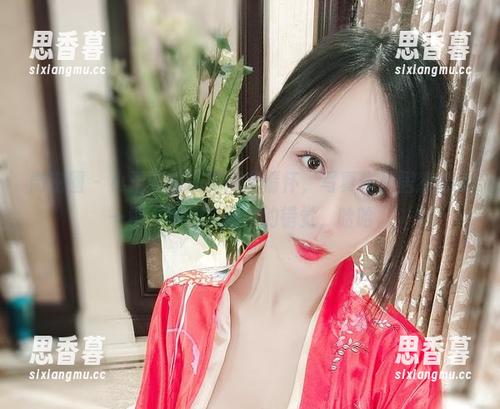 微密圈 - 小玉吃果冻的网盘情怀，写真作品居然给我一种“本钱实足”的错觉，哈哈。