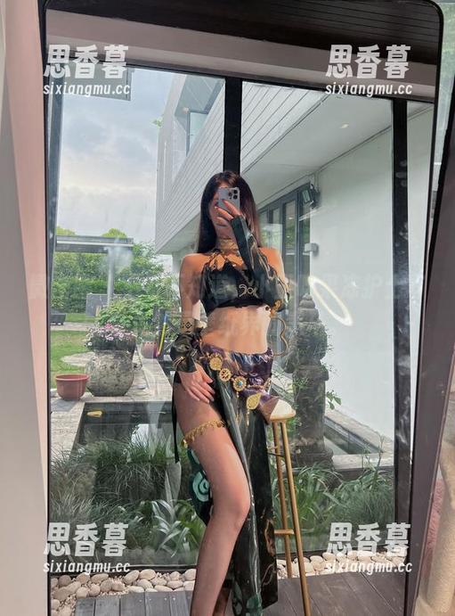 微密圈 - 不看不知道，小玉吃果冻护士写真竟然是壁纸界的黑马。
