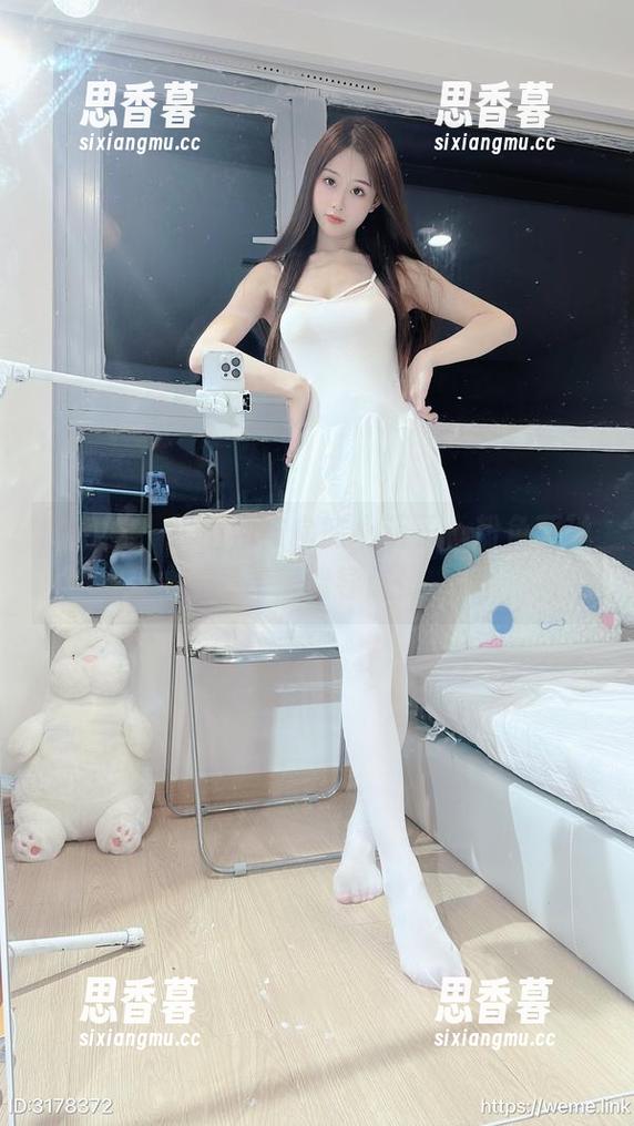 小萌子 微密圈 - 找不到方向的小萌子,粉色蕾丝图册帮我导航!