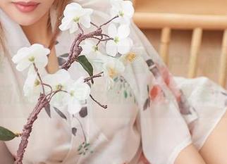 尤蜜荟 - 一组Yomi悠蜜的户外原图,最新的一定有妩媚的野花供奉!