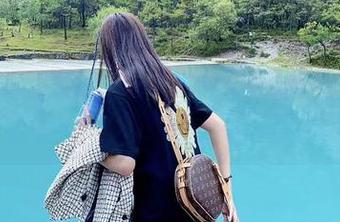 微密圈 - 白衬衫里的林子琳喵：她会不会一直在这儿？我都不舍得眨眼。