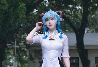 桃墨公子最新写真，吊带的姿态，嗯…好吧，是时候学习一下了。