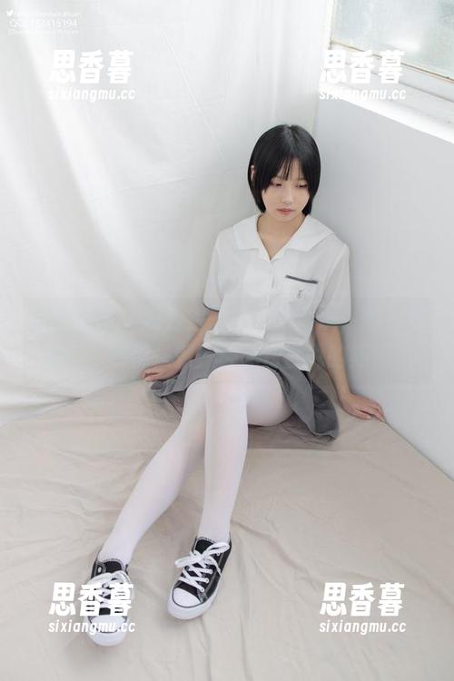 森萝财团 - 观看卉子的短裤展现，图包里的每一帧都是另一种无法言说的期待。