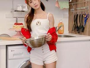 看泥泥汝的兔女郎私拍，感觉今晚的月光都有些撒娇！