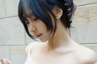 看浅安安如何用体操服和网盘的写真玩转每一个小细节！