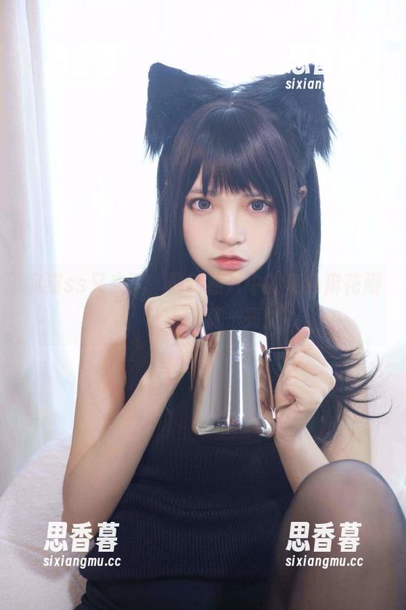疯猫ss又来了，最新照片中的紫色麻花辫，让人眼前一亮！