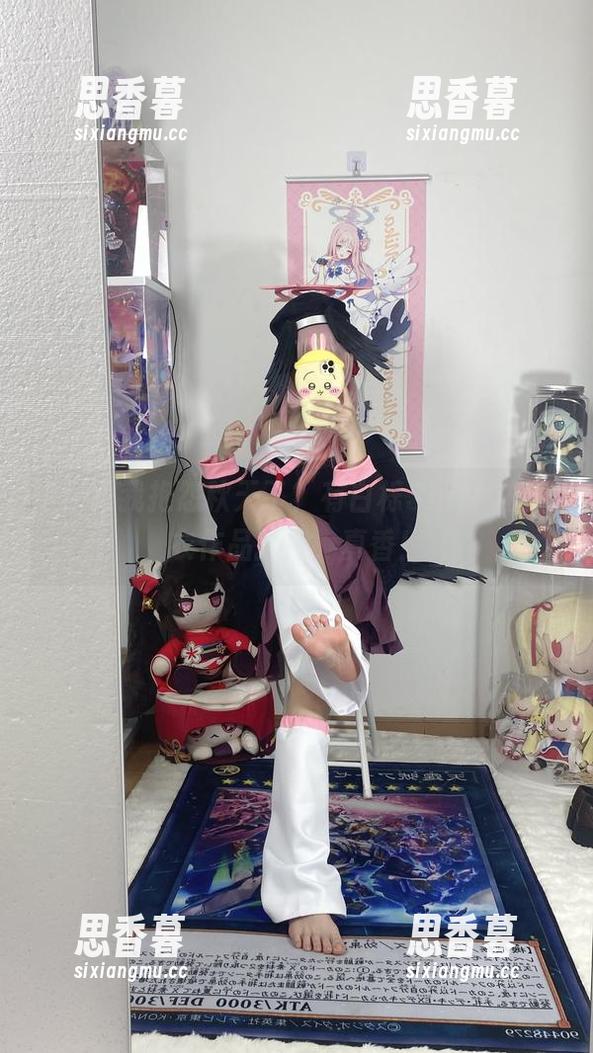 白栎Shirly 谁还跟我抱怨秋天了?有白栎Shirly的皮衣作品打底,真香!