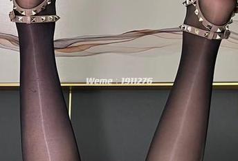 微密圈 – 精选出炉，白龙猫女以油光黑丝呈现怎样的奇妙景致？