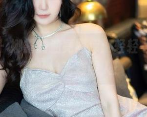 秀人网 - 娜露的油亮图库：轻轻一滑，下载开始光彩照人！