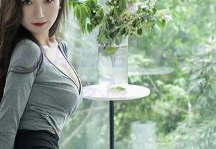 秀人网 - 小九月在天台，在线图集叫人想多了。